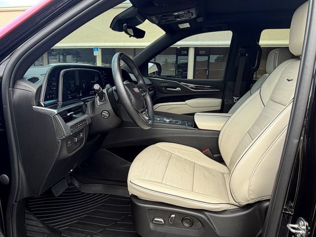 Used 2023 Cadillac Escalade Sport w/ LPO, ONYX Package AWD/4WD image 11