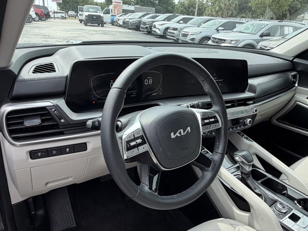 Certified 2023 Kia Telluride S w/ S Sunroof Package AWD/4WD image 18
