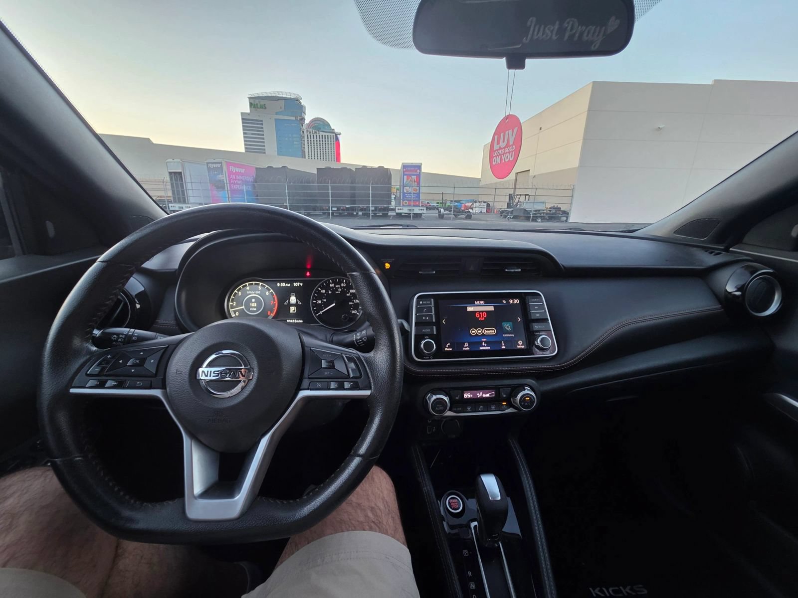 Used 2019 Nissan Kicks SR w/ SR Premium Package FWD image 14
