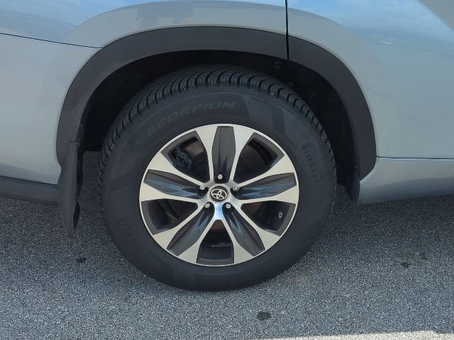 Used 2021 Toyota Highlander XLE image 33