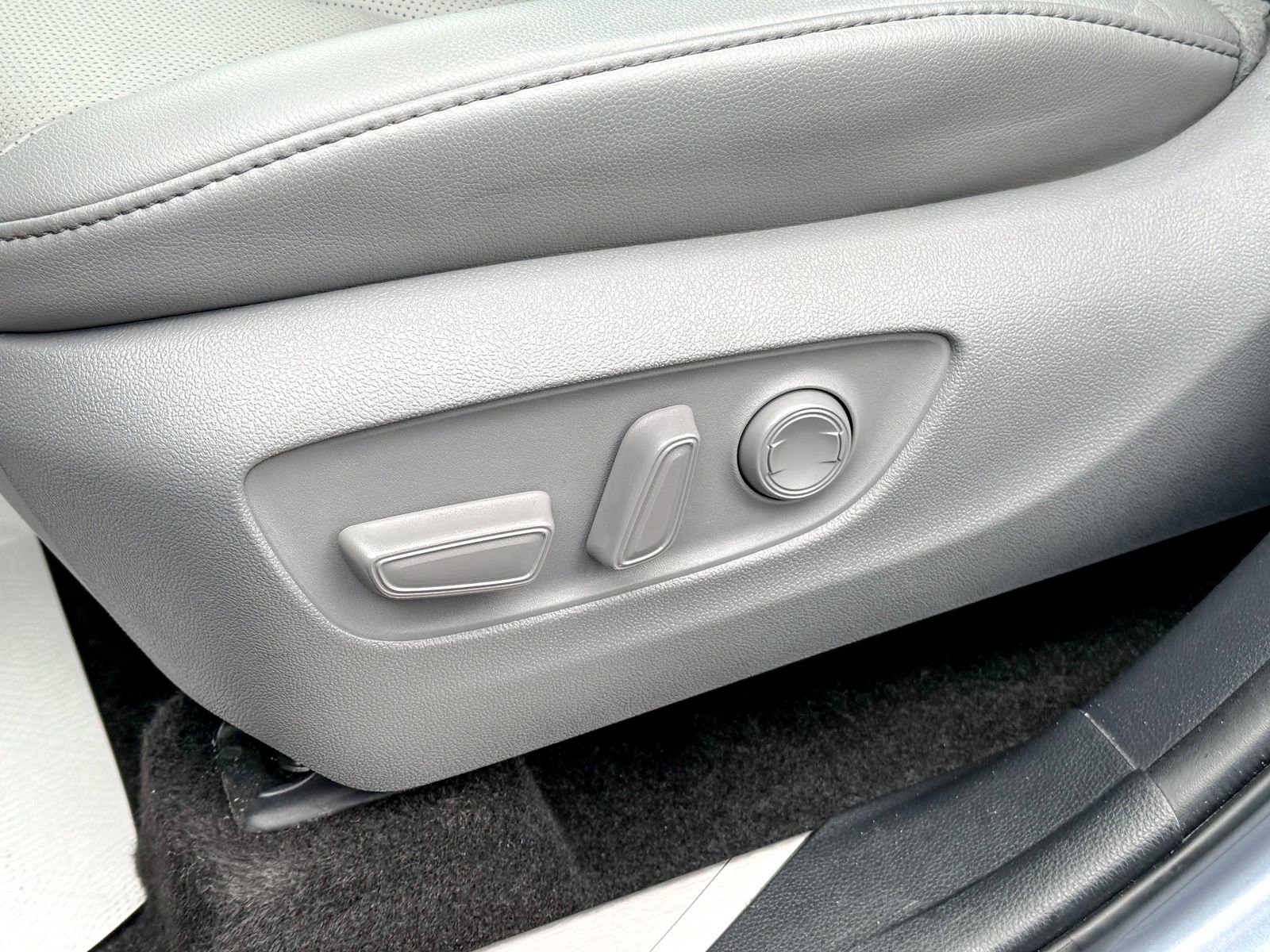 Used 2023 Toyota Highlander Limited image 20