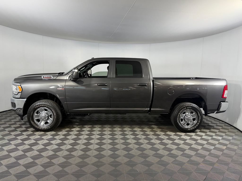 Used 2024 RAM 3500 Tradesman w/ Chrome Appearance Group AWD/4WD image 9