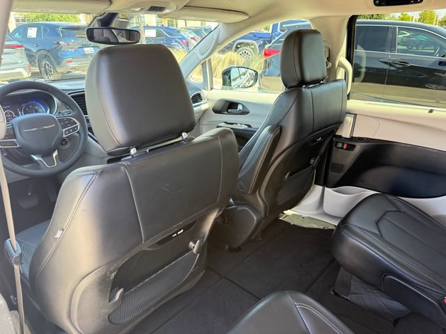 Used 2024 Chrysler Pacifica Touring-L FWD image 25