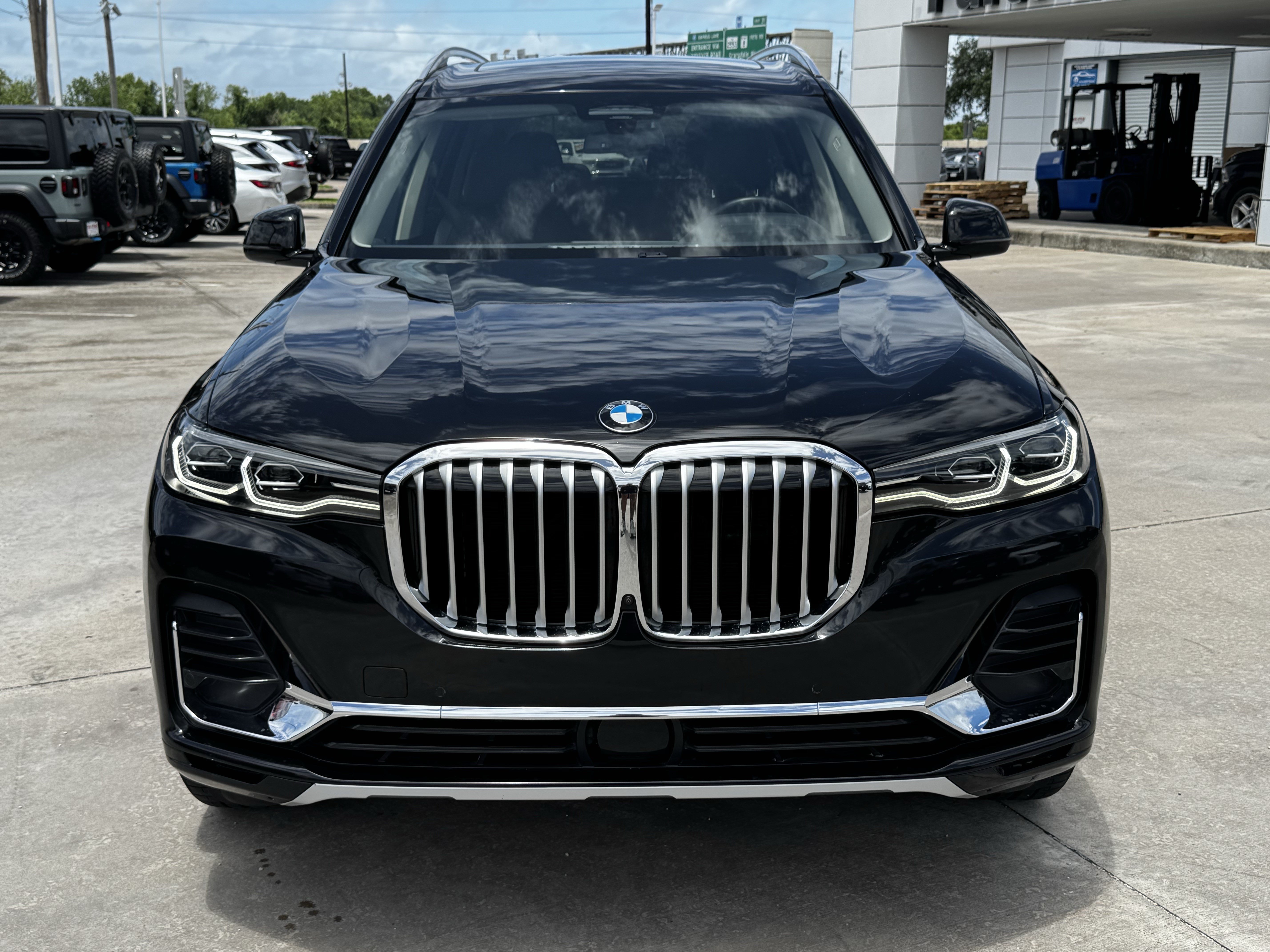 Used 2022 BMW X7 xDrive40i w/ Premium Package AWD/4WD image 3