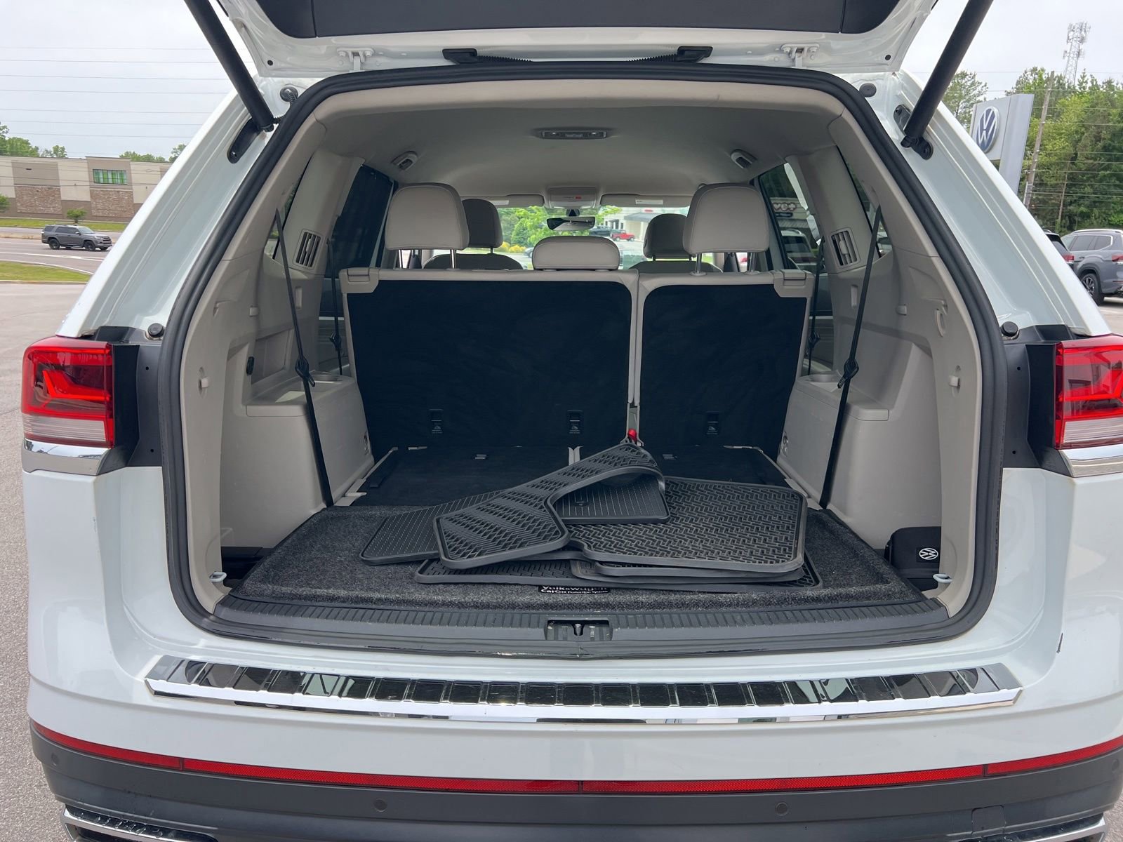 Used 2021 Volkswagen Atlas SE FWD image 35