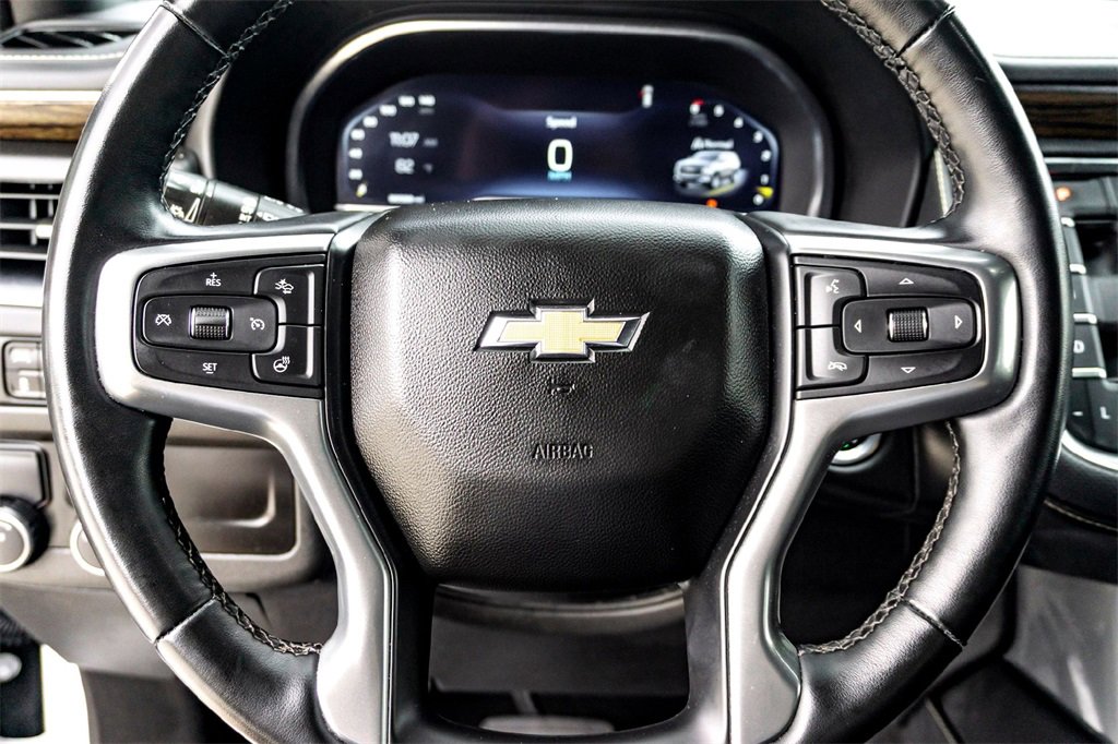 Used 2023 Chevrolet Suburban Premier image 17