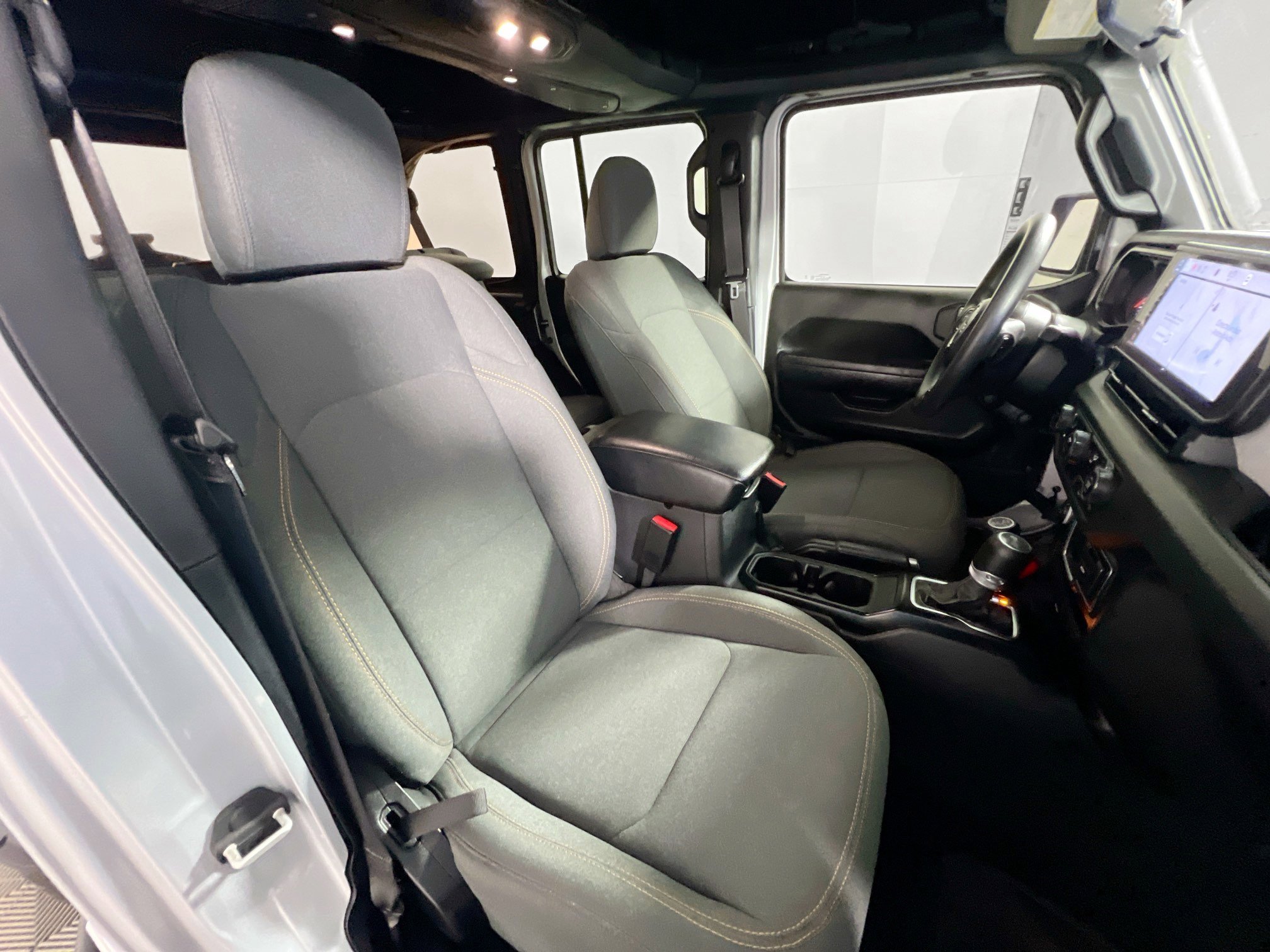 Used 2024 Jeep Wrangler Sport image 31