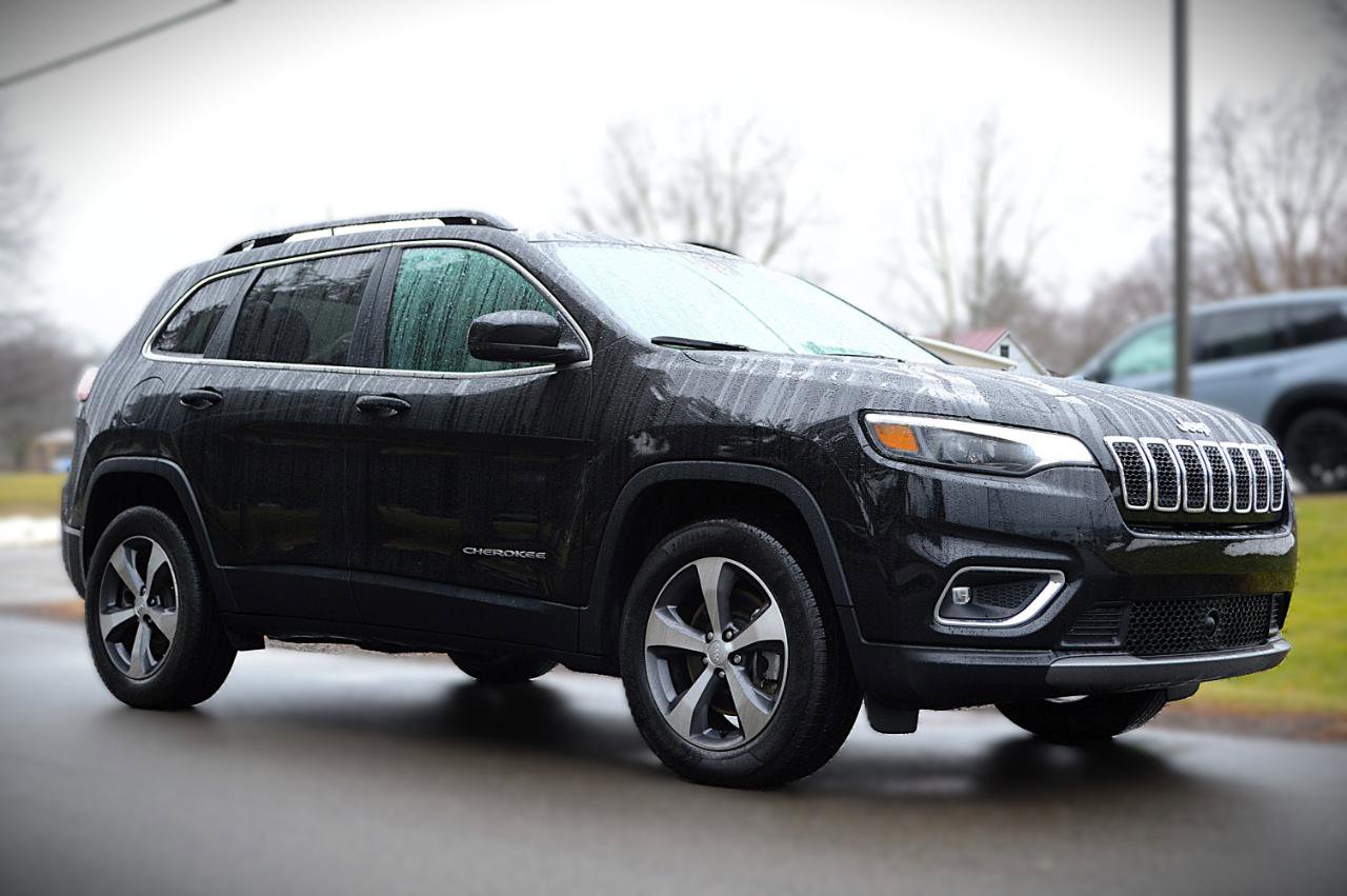 Used 2022 Jeep Cherokee Limited image 3
