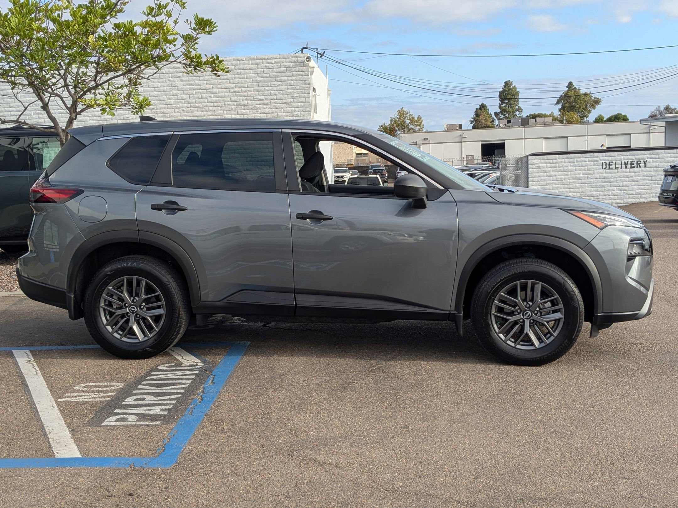 Used 2024 Nissan Rogue S image 5