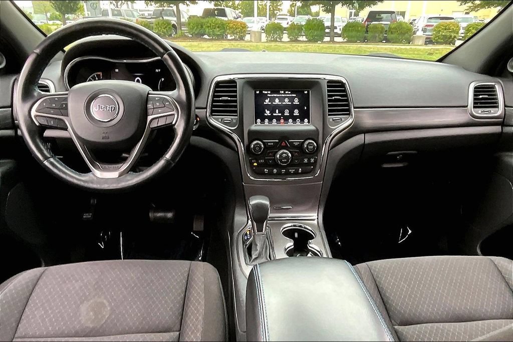 Used 2019 Jeep Grand Cherokee Laredo AWD/4WD image 21