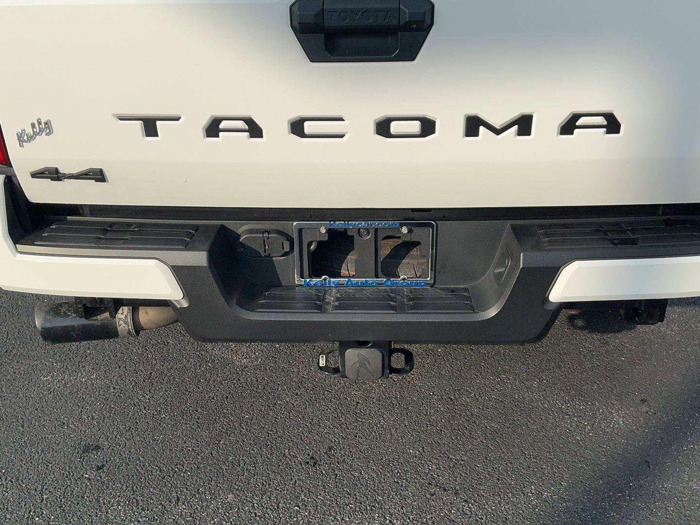 Certified 2024 Toyota Tacoma TRD Off-Road AWD/4WD image 33