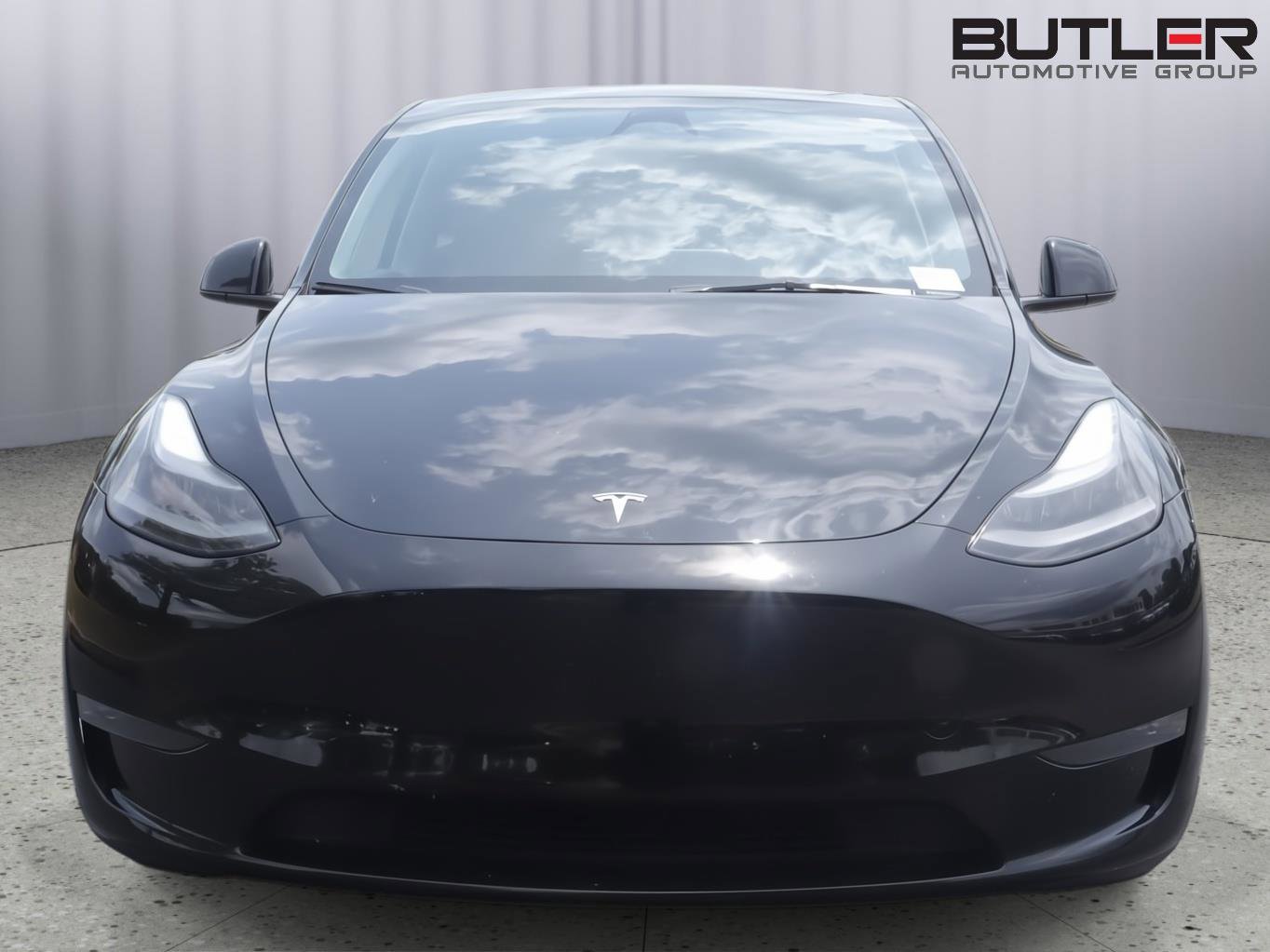 Used 2023 Tesla Model Y Long Range AWD/4WD image 2