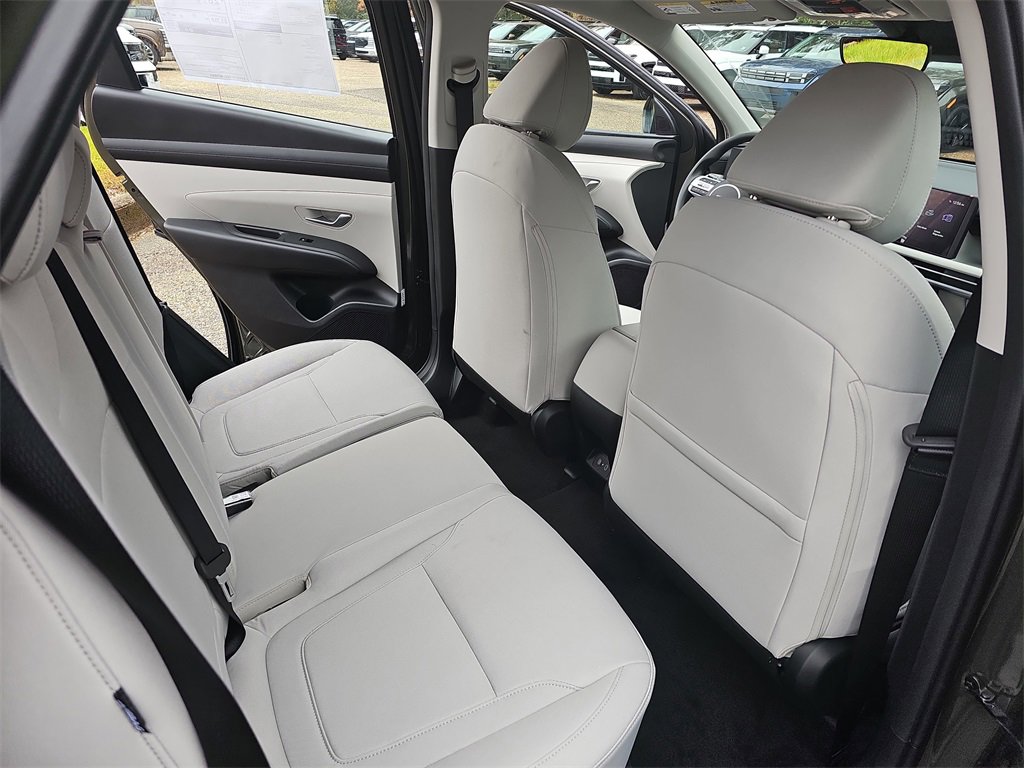 New 2026 Hyundai Tucson SE image 11