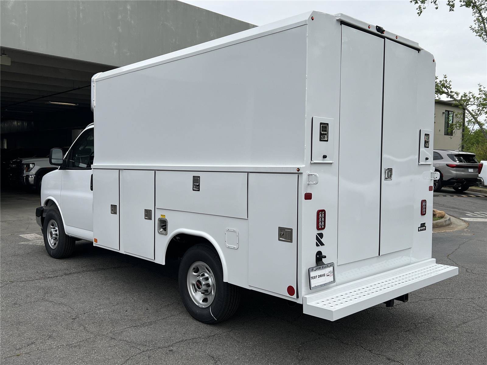 New 2025 GMC Savana 3500 w/ Power Convenience Package RWD image 5