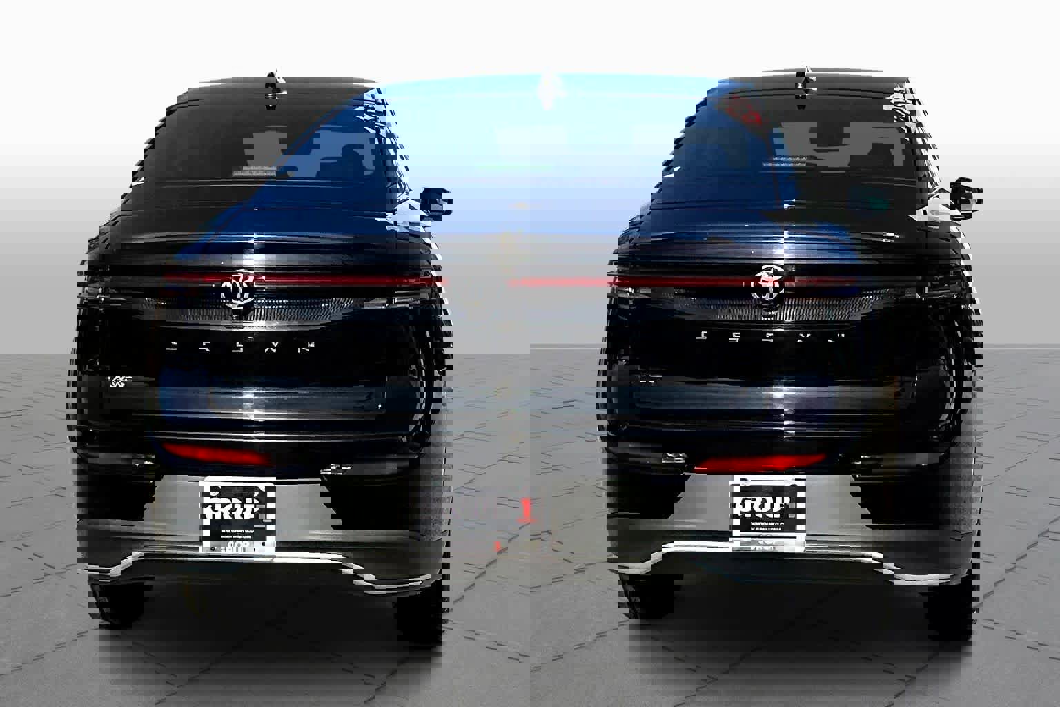 Used 2023 Toyota Crown XLE image 4