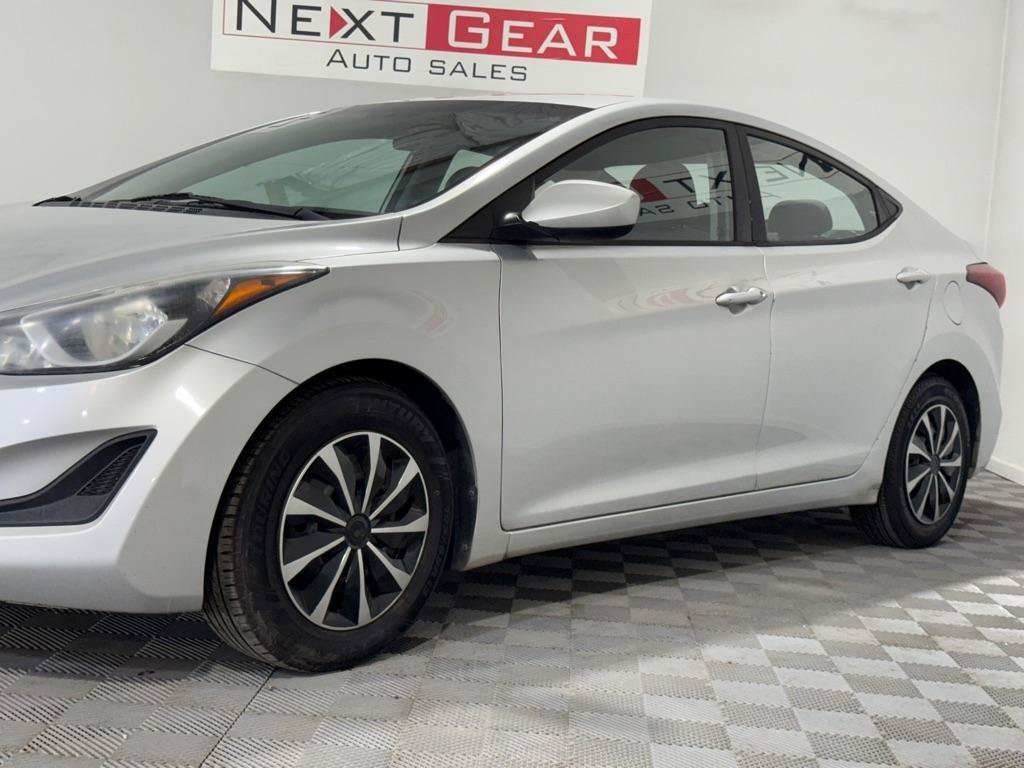 Used 2016 Hyundai Elantra SE FWD image 4