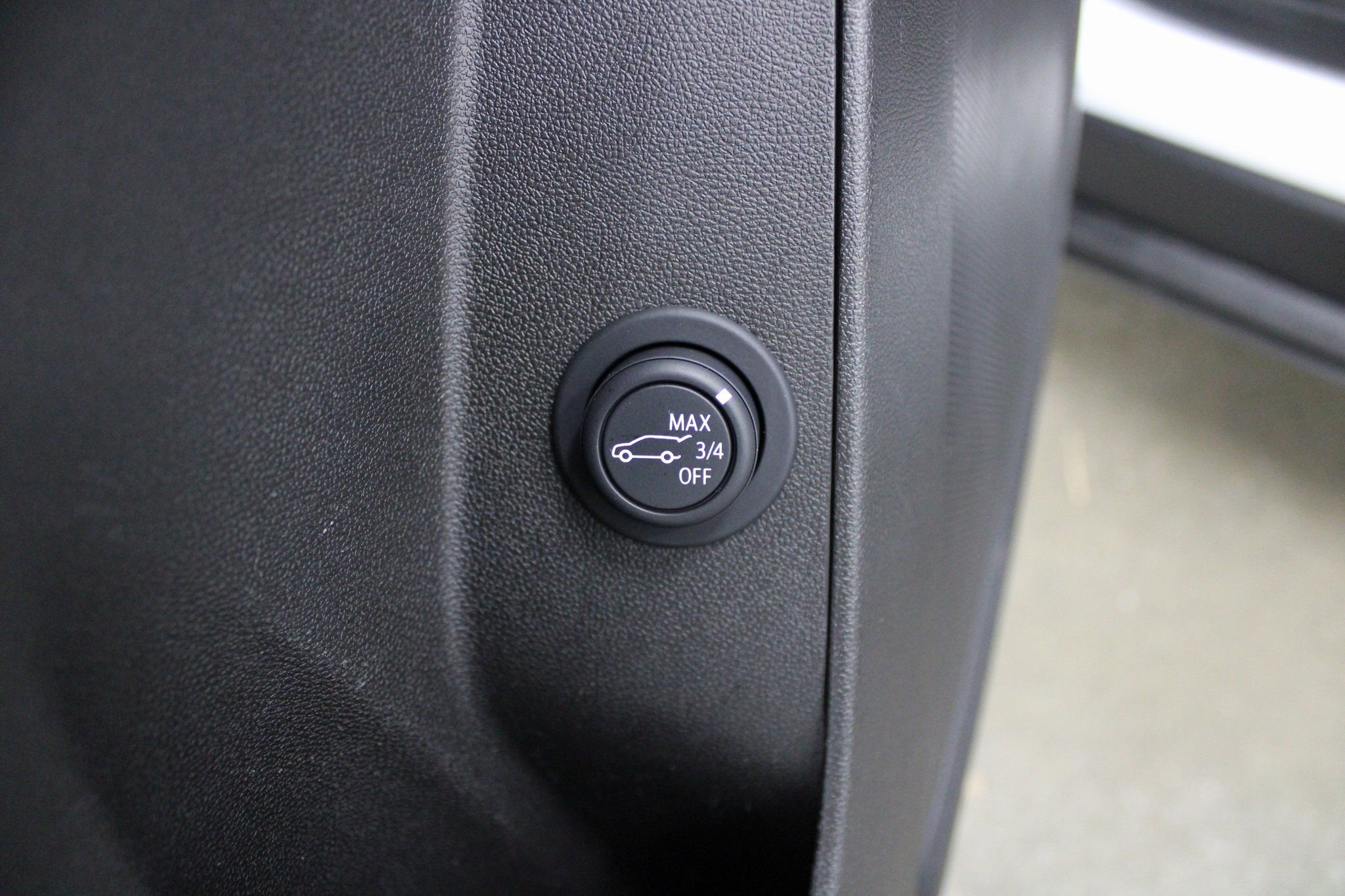 Used 2021 Chevrolet Equinox LT w/ Driver Convenience Package image 15