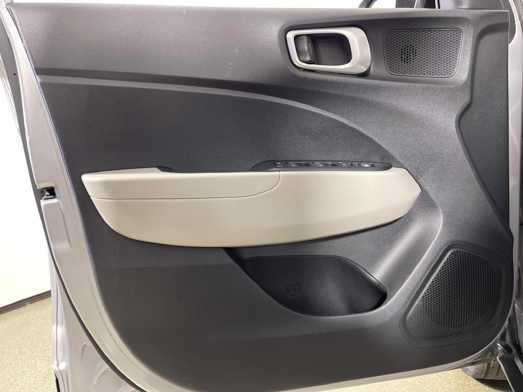 Certified 2025 Hyundai Venue SEL FWD image 20
