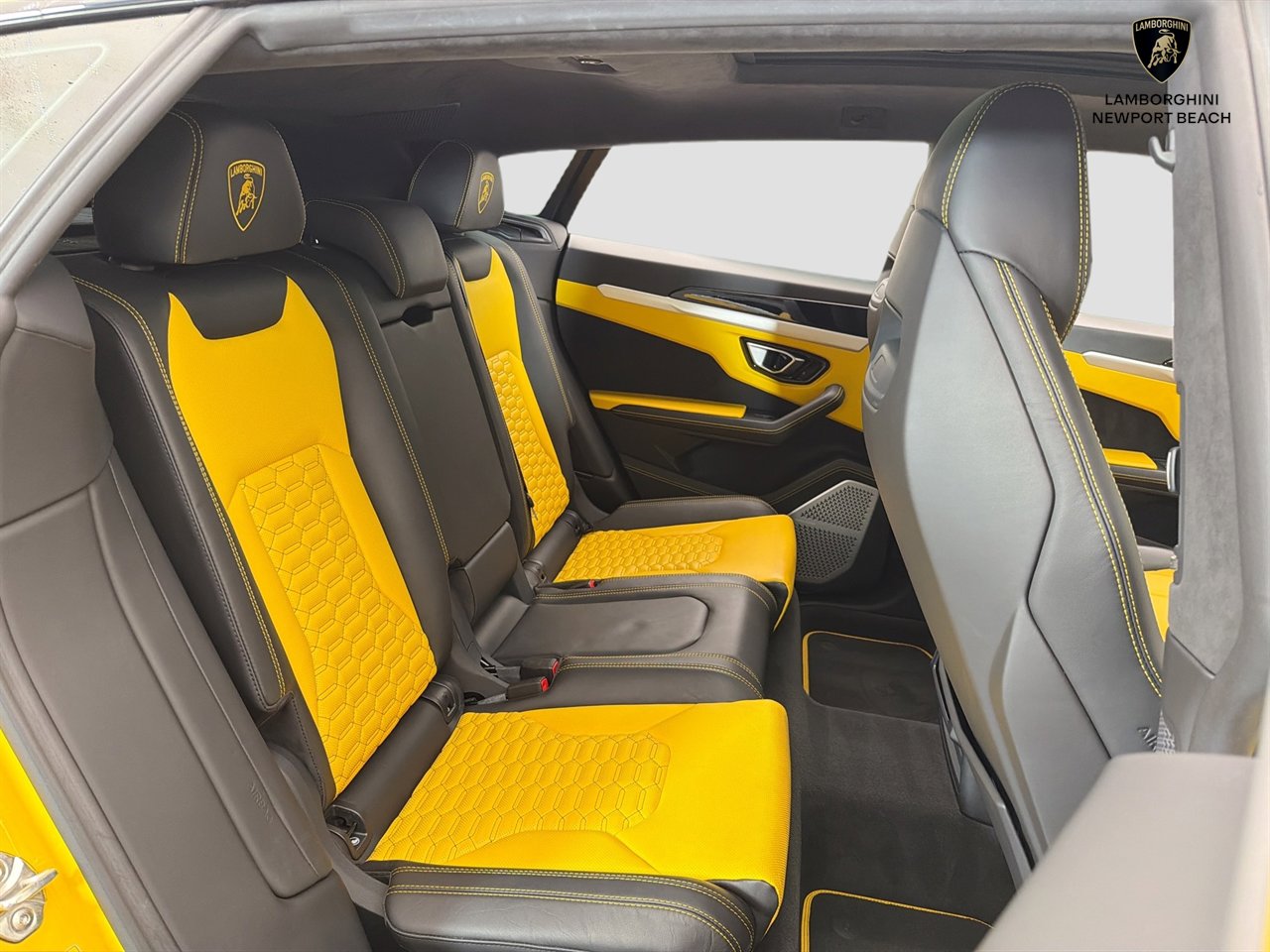Used 2022 Lamborghini Urus AWD/4WD image 25