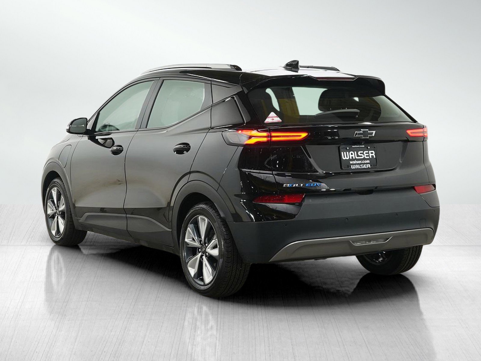 Used 2022 Chevrolet Bolt EUV LT w/ Convenience Package image 3