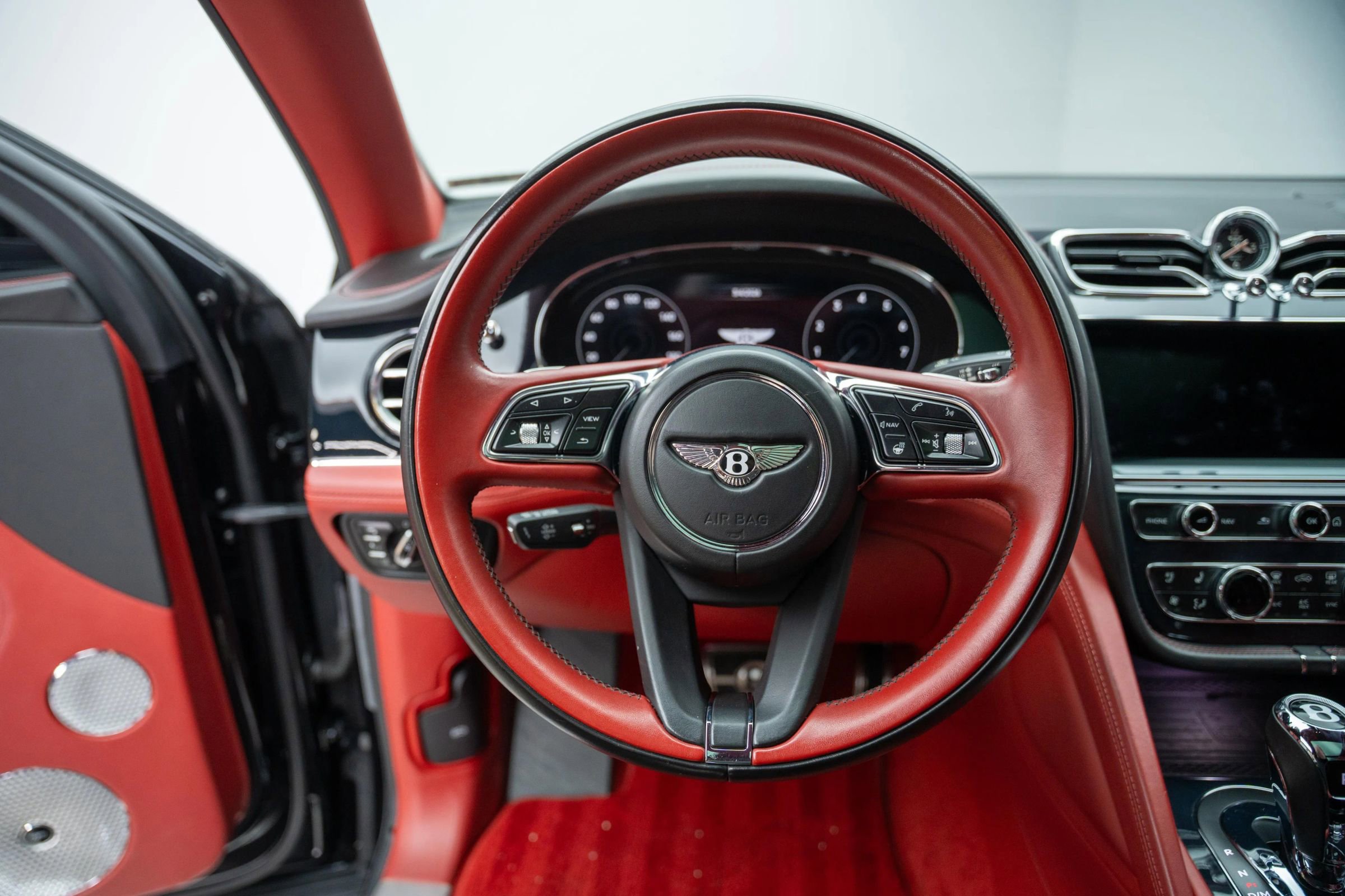 Used 2021 Bentley Bentayga w/ First Edition Specification image 34