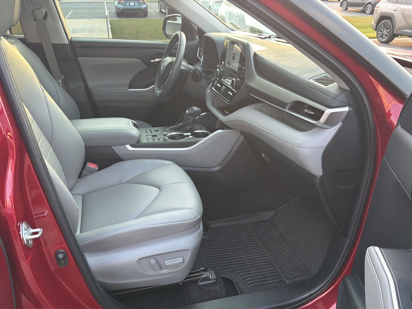 Certified 2024 Toyota Highlander XLE AWD/4WD image 14