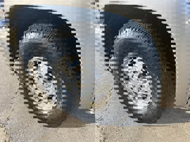 Used 2000 Chevrolet Suburban LS w/ LS Preferred Equipment Group image 4