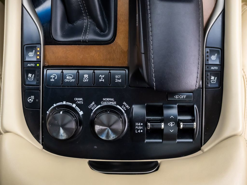 Used 2020 Lexus LX 570 4WD w/ Luxury Package image 23
