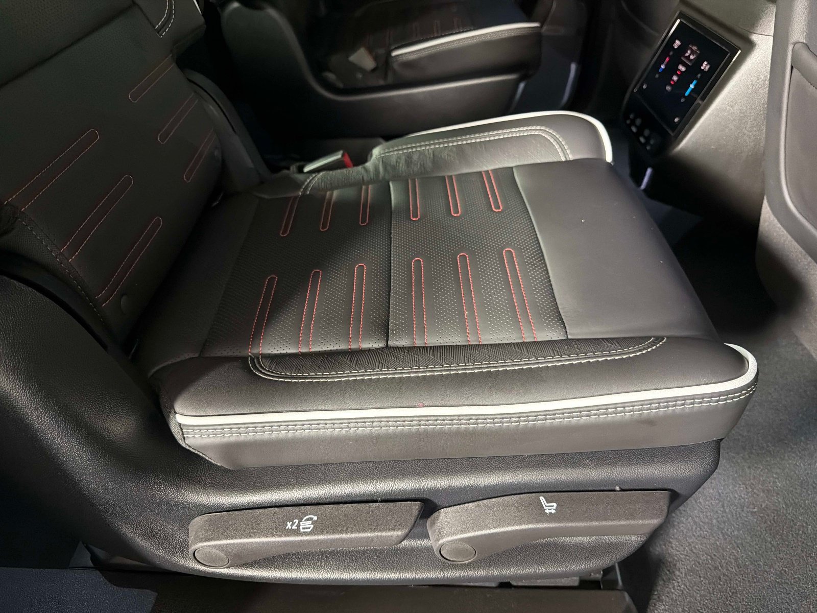 Used 2026 GMC Yukon XL AT4 Ultimate AWD/4WD image 29