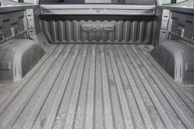 New 2026 GMC Sierra 1500 SLT image 21
