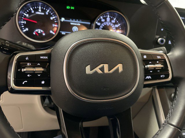 Used 2023 Kia Carnival LX image 16