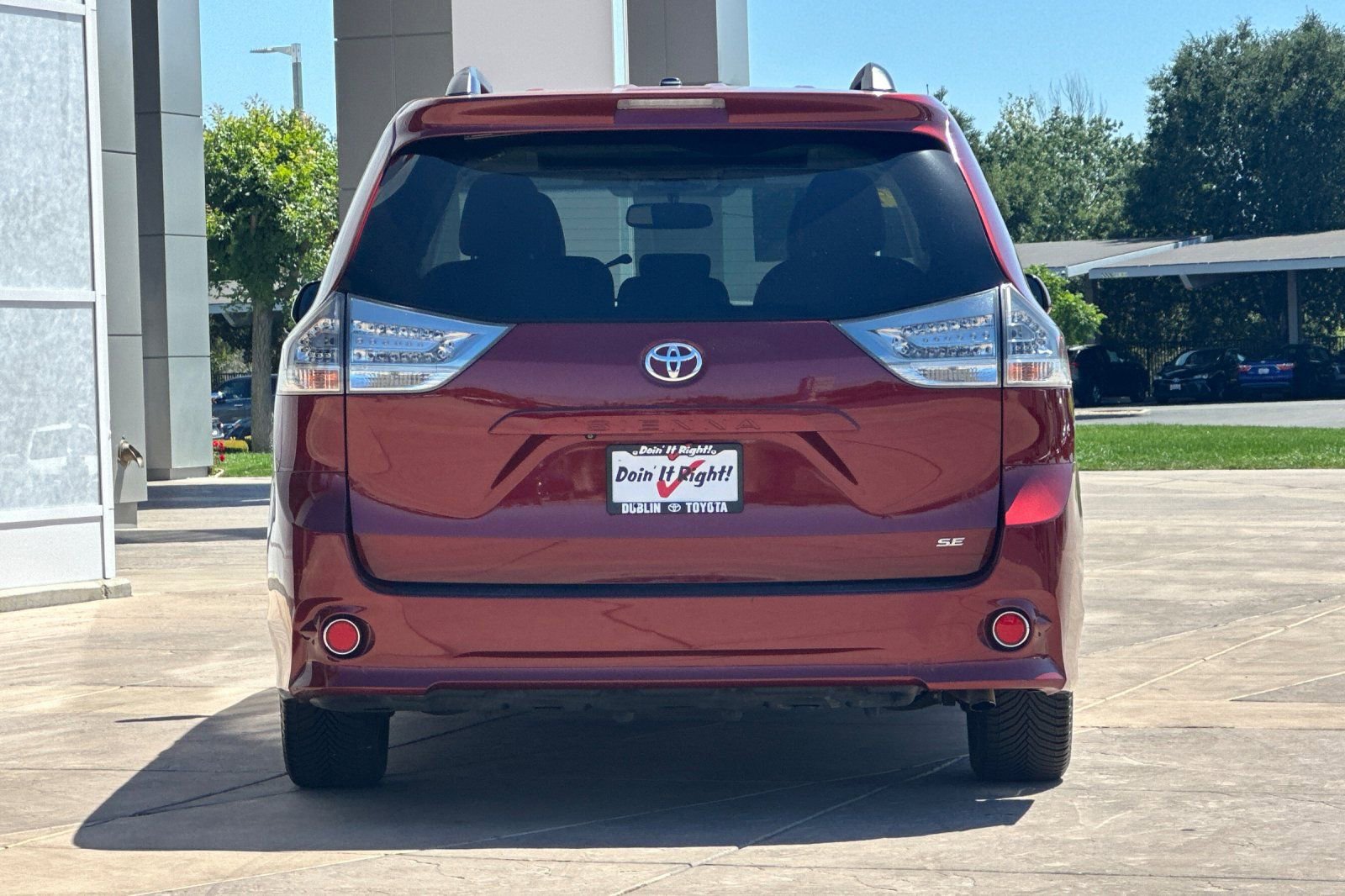Used 2014 Toyota Sienna SE FWD image 5