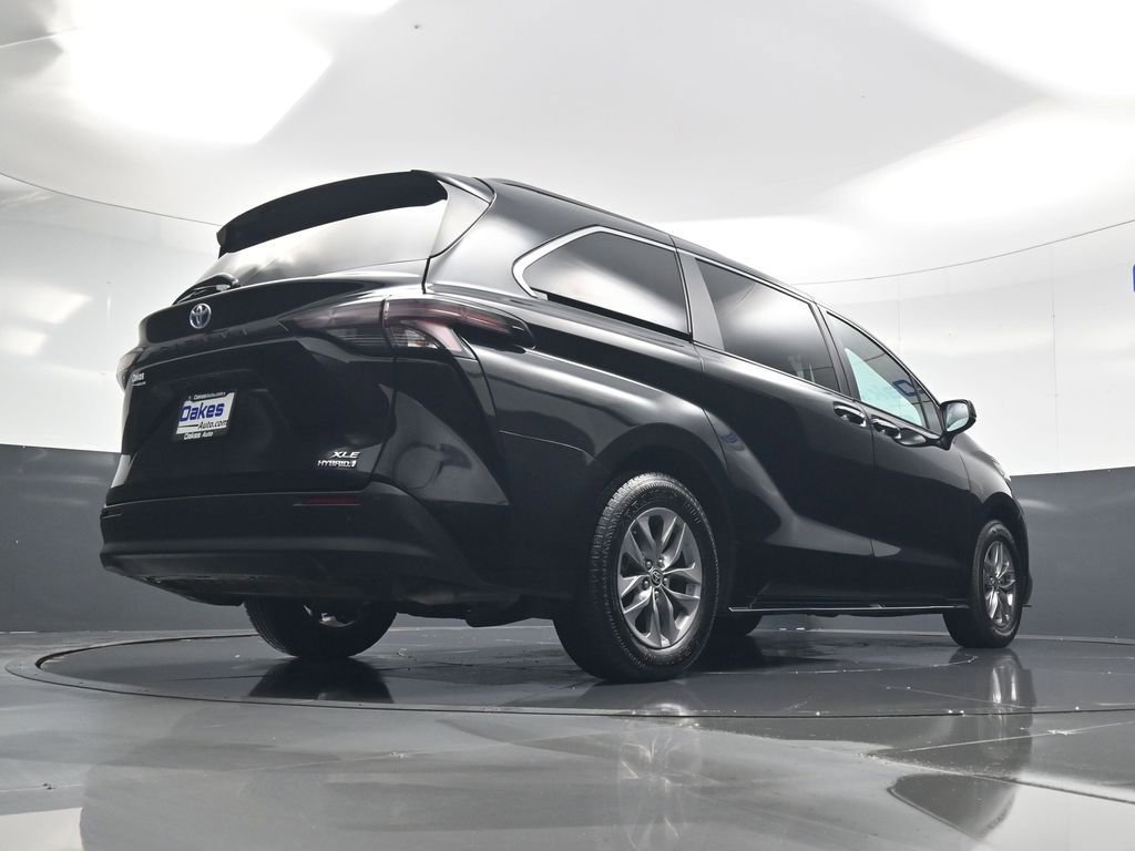 Used 2024 Toyota Sienna XLE image 46
