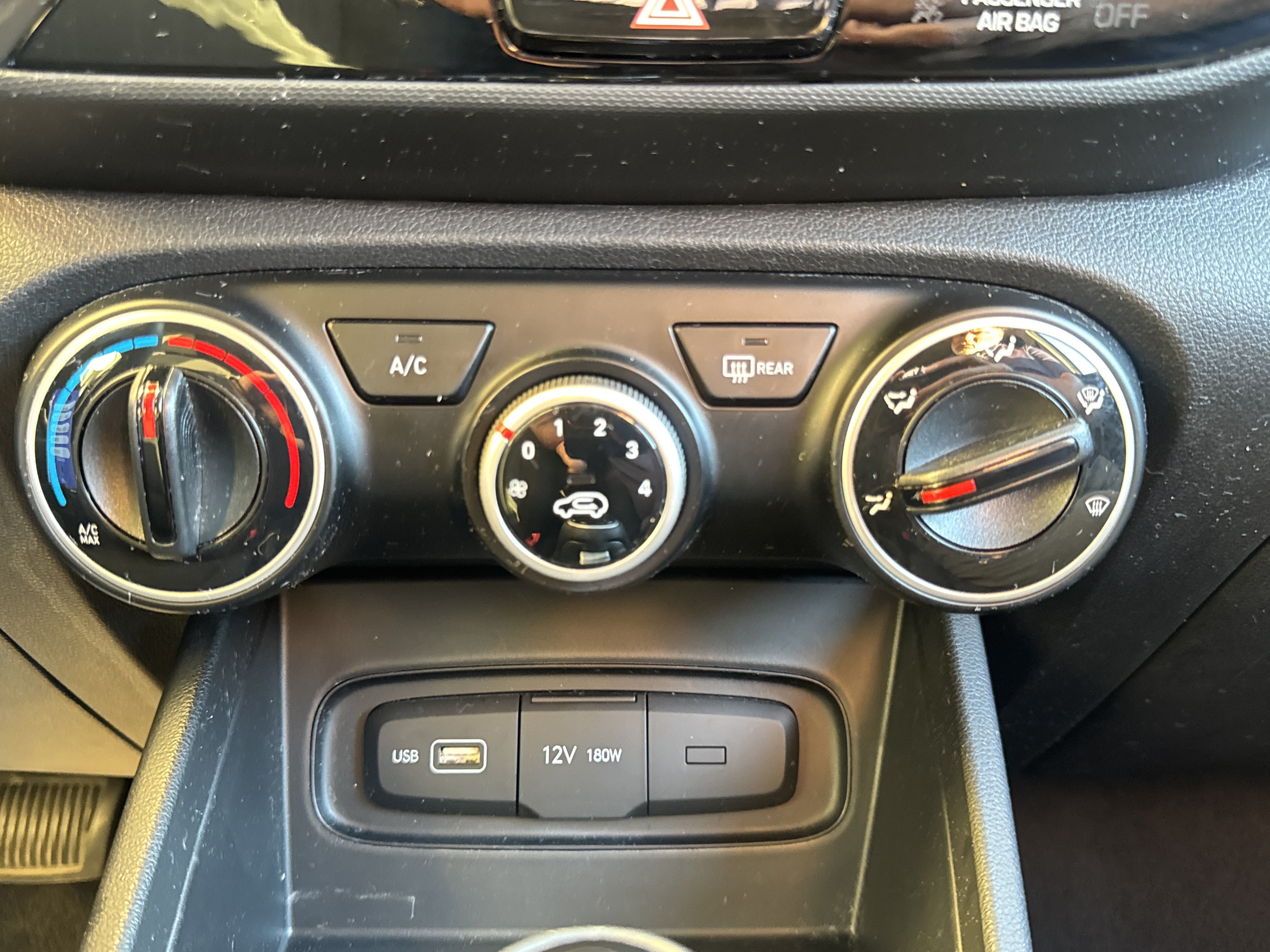 Used 2022 Hyundai Venue SE FWD image 15