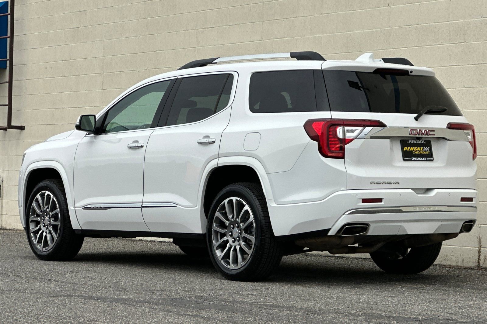 Certified 2023 GMC Acadia Denali image 6