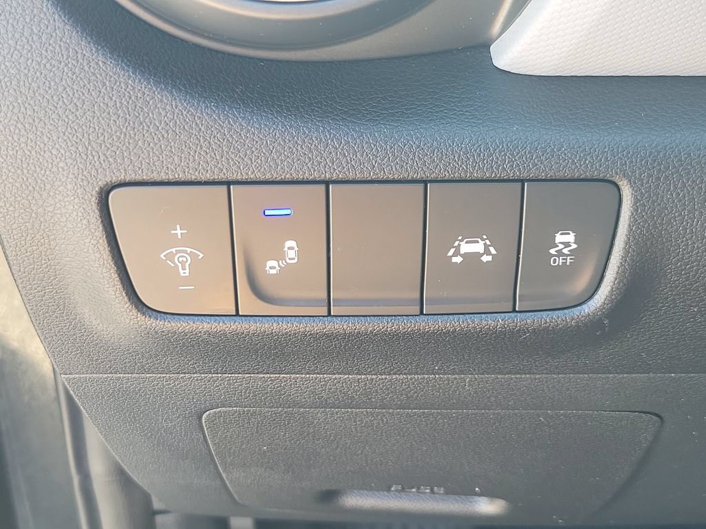 Used 2021 Hyundai Kona Limited FWD image 30
