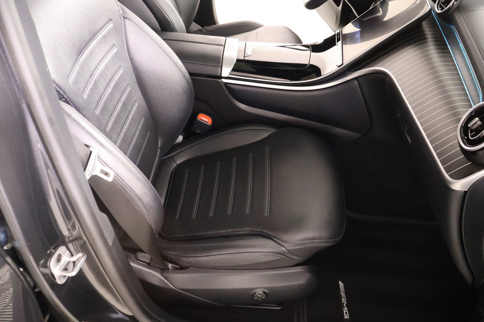 Used 2024 Mercedes-Benz GLC 300 4MATIC image 12