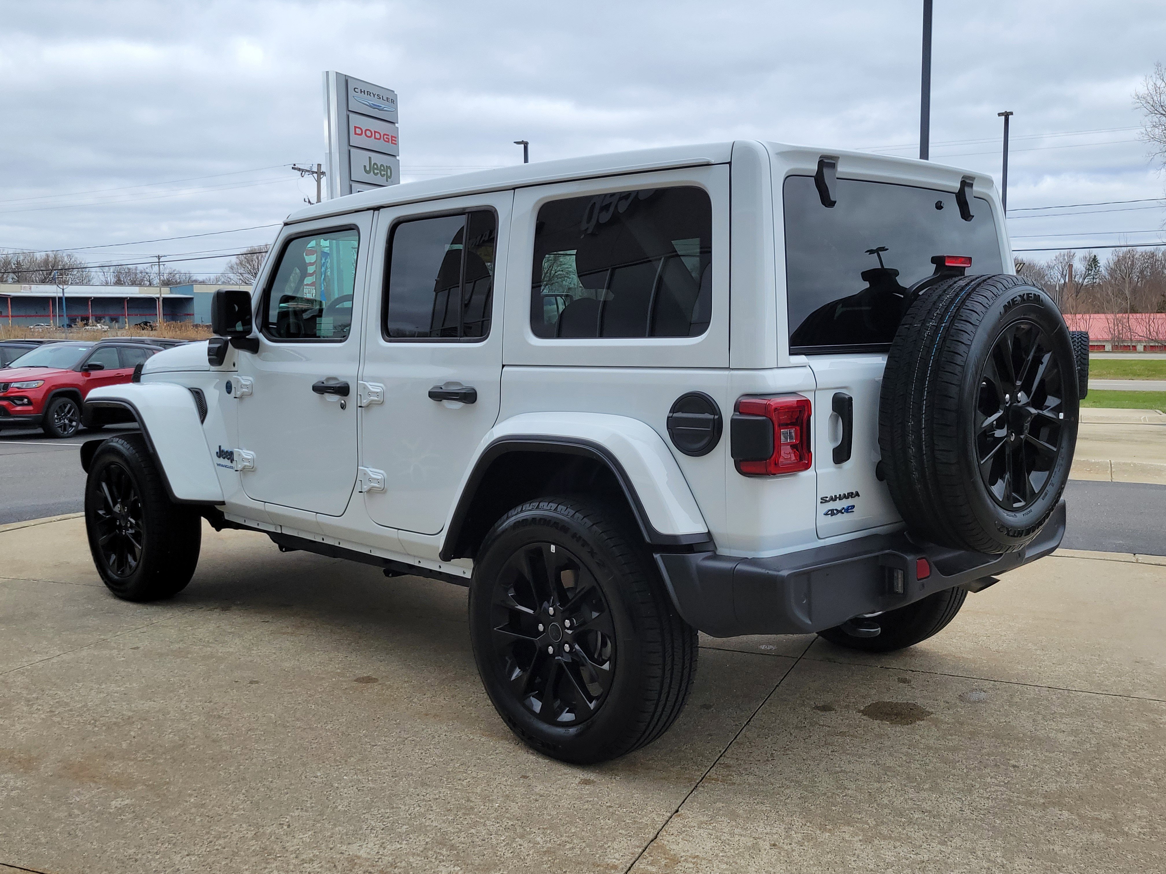Used 2025 Jeep Wrangler Unlimited Sahara w/ Safety Group image 3