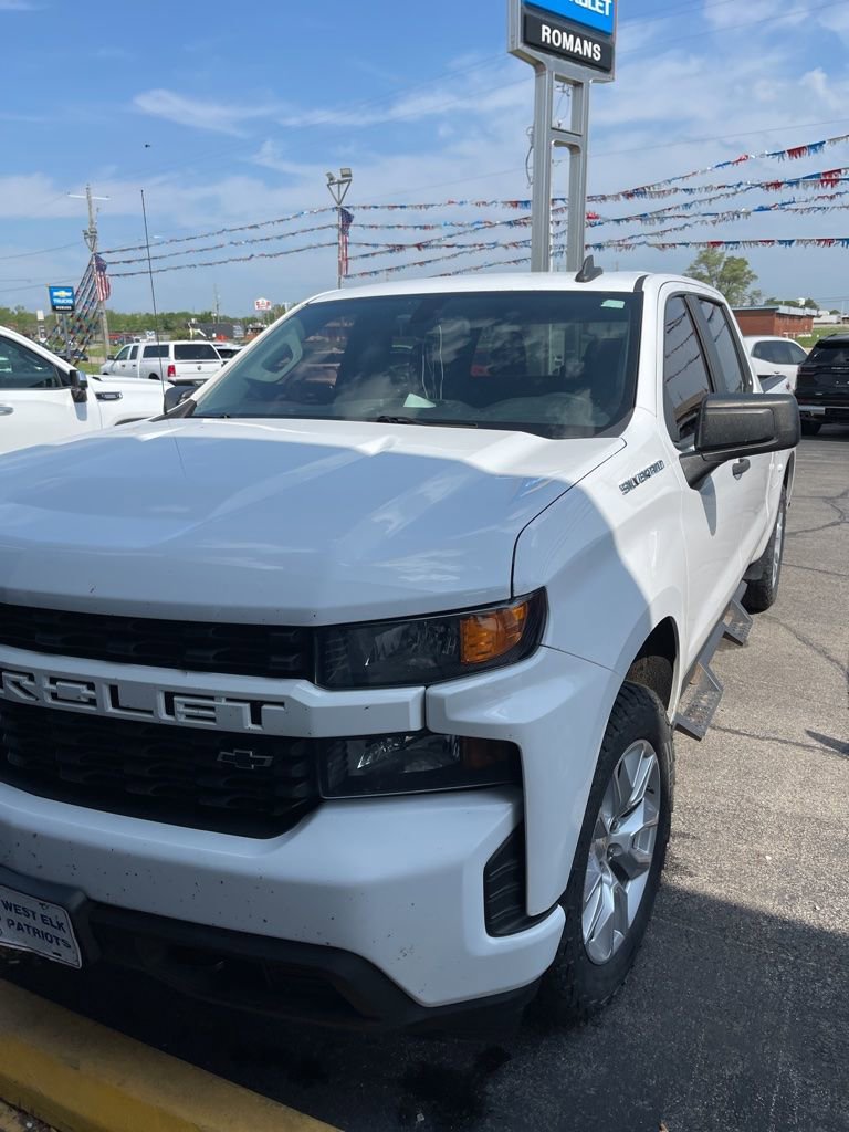 Used 2020 Chevrolet Silverado 1500 Custom w/ Custom Convenience Package AWD/4WD image 3