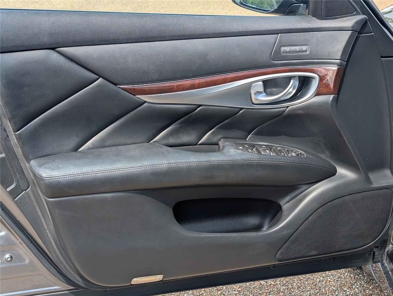 Used 2019 INFINITI Q70 Luxe w/ Sport Package RWD image 11
