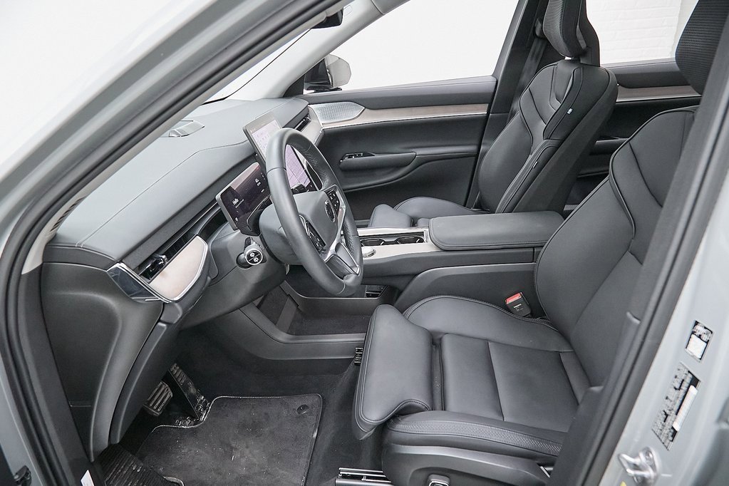 Certified 2025 Volvo EX90 Ultra image 20