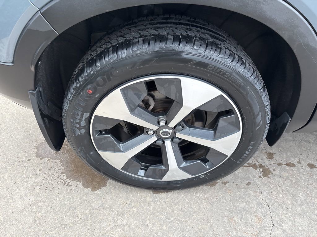 Certified 2023 Volvo XC40 B5 Plus w/ Protection Package Premier AWD/4WD image 13