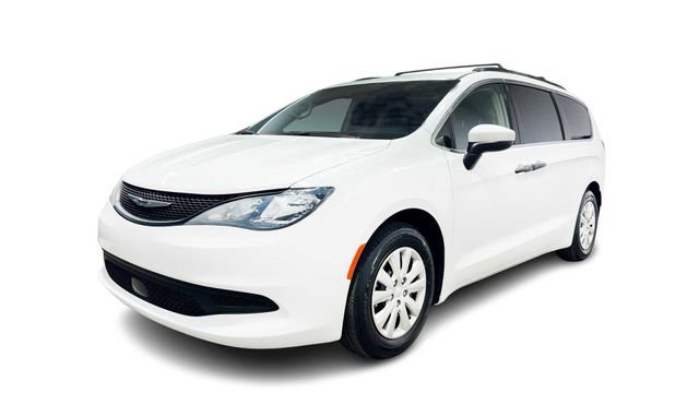 Used 2022 Chrysler Voyager LX image 4