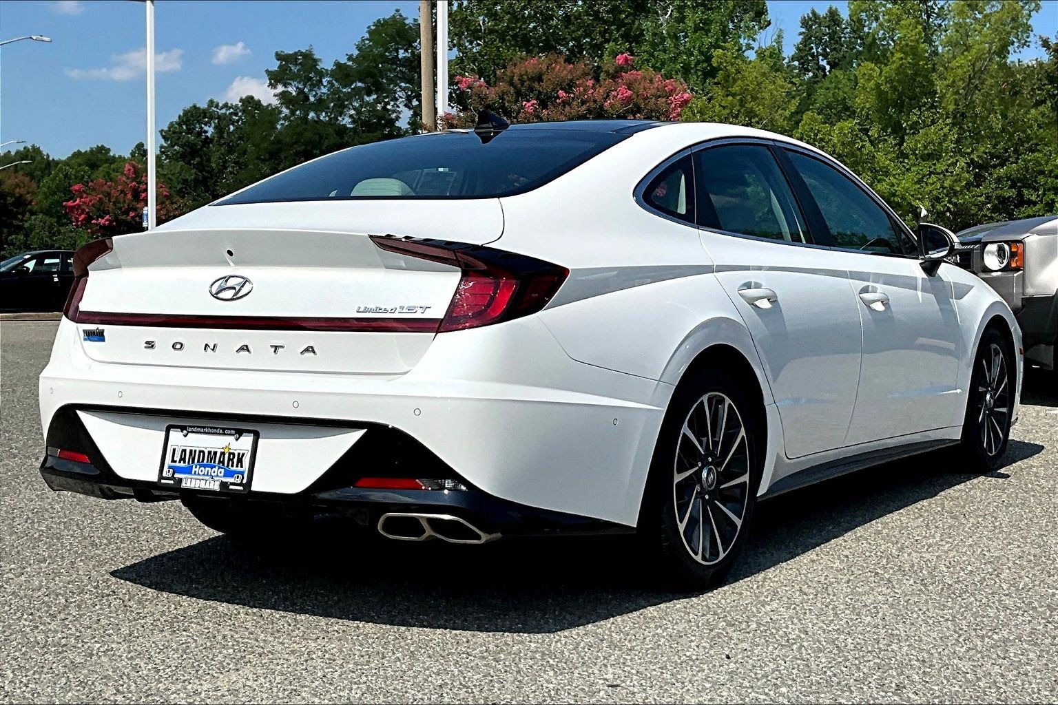 Used 2022 Hyundai Sonata Limited w/ Cargo Package FWD image 2