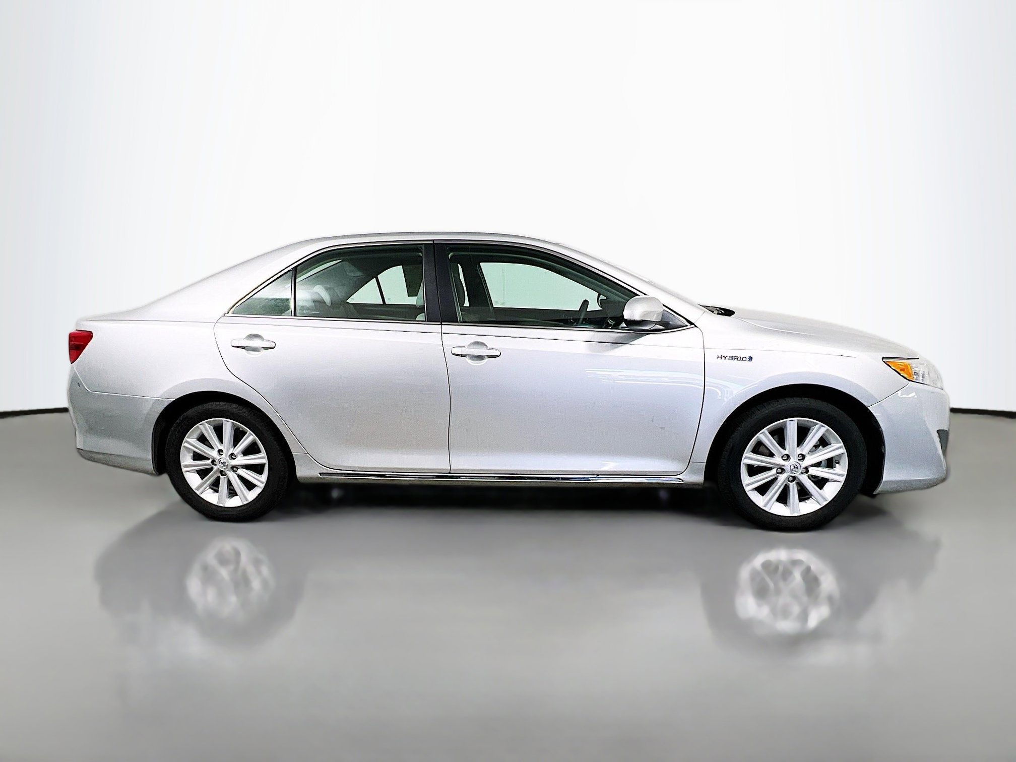 Used 2014 Toyota Camry XLE w/ Leather Package FWD image 3