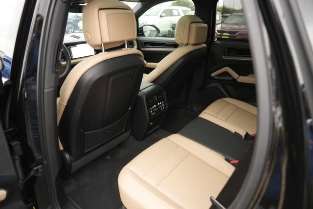Used 2025 Porsche Cayenne Base image 12