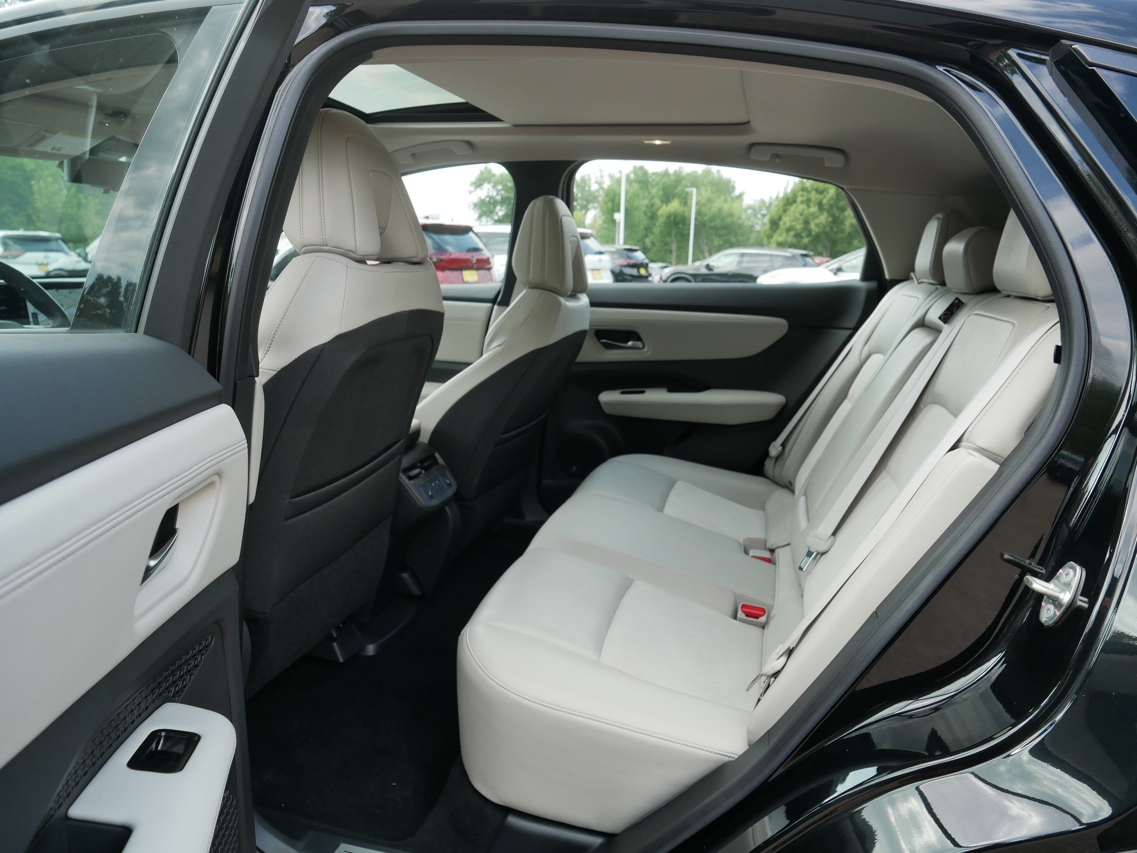 Certified 2023 Nissan Ariya AWD image 35