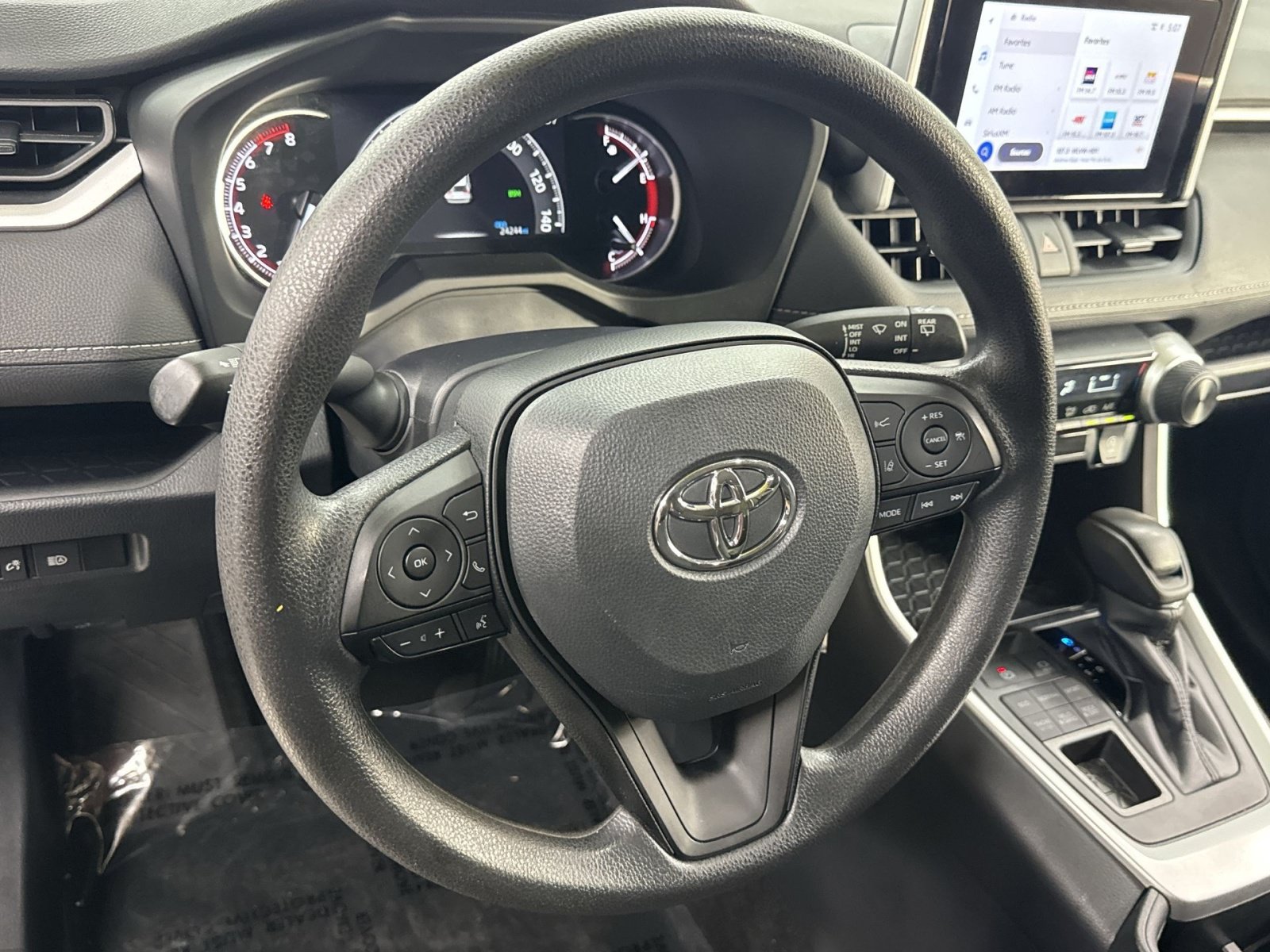 Used 2024 Toyota RAV4 LE AWD/4WD image 28