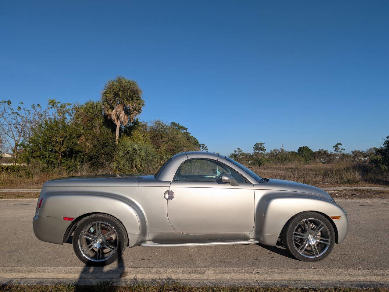 Used 2004 Chevrolet SSR w/ Preferred Equipment Group image 5