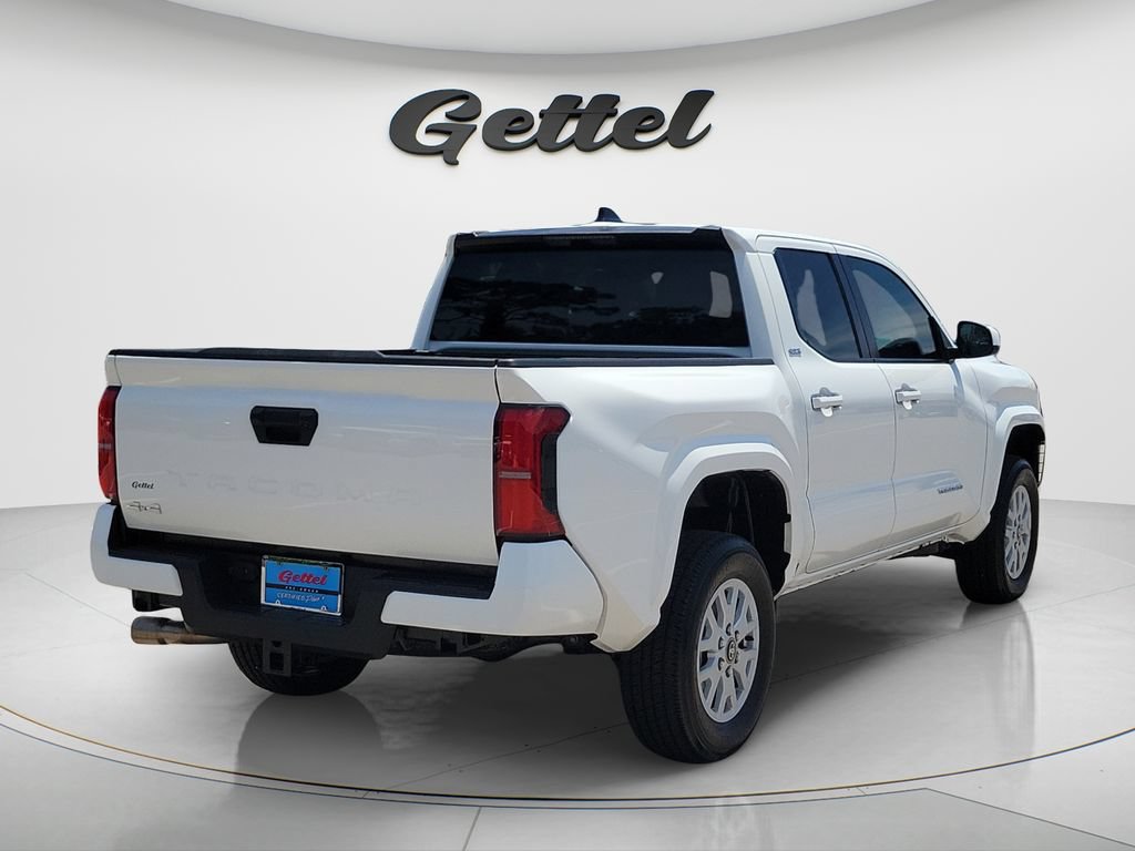 Certified 2025 Toyota Tacoma SR5 AWD/4WD image 5